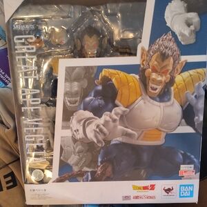 S.H. Figuarts Great Ape Vegeta Action Figure - Blue, White & Yellow